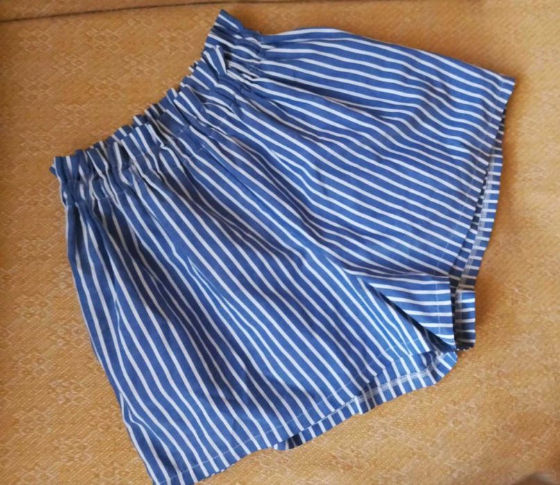 szorty/krótkie spodenki 40/42 niebieskie pasy białe L/X
