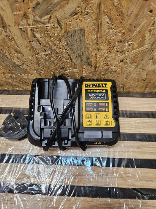 Ładowarka wielonapięciowa DeWALT DCB1104 10,8V-18V do akumulatorów ORYGINAŁ