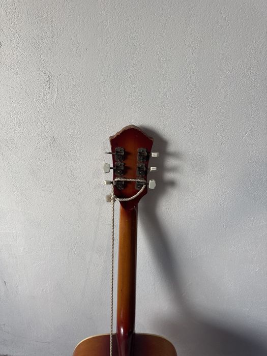 Stara gitara.