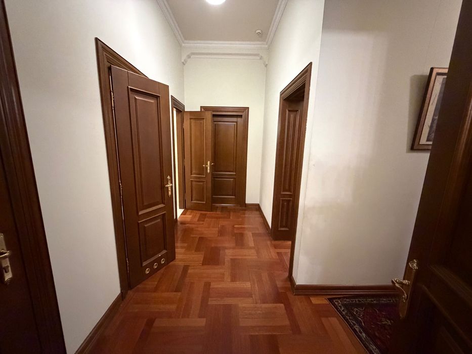 Оренда елегантної 3-кімнатної квартири в історичному центрі Львова