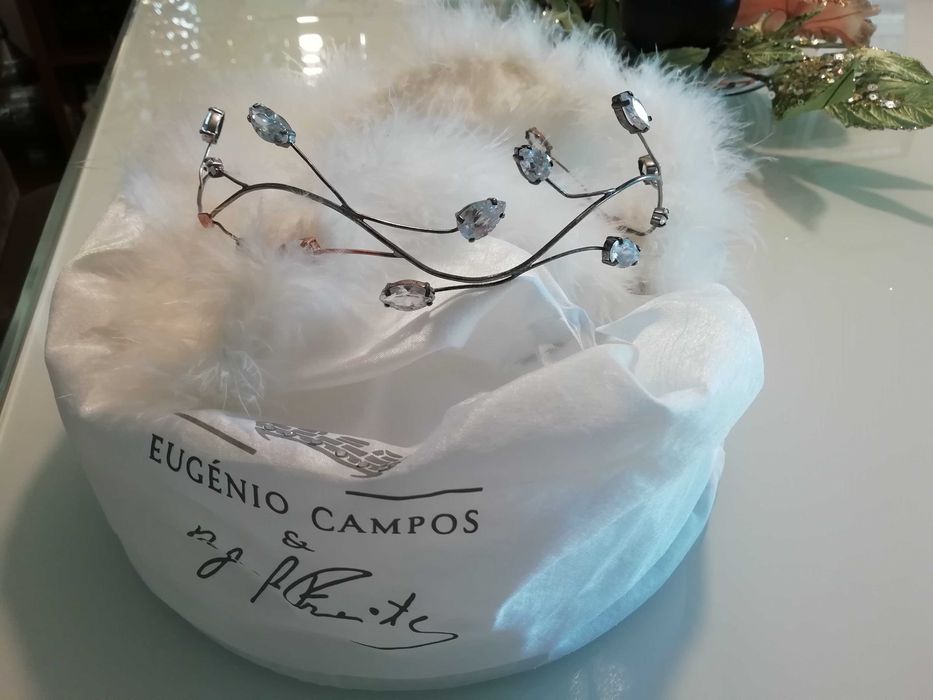 Tiara em prata com  zircónias e uma pedra de diamante (Eugenio Campos)