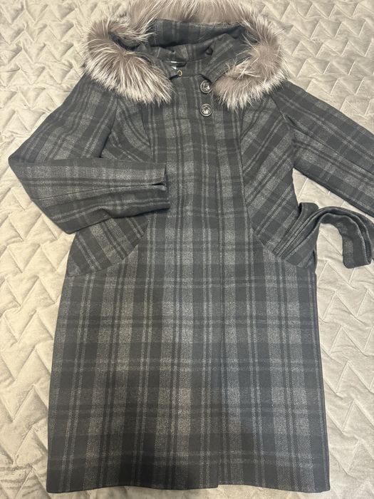 Пальто зимове, 100 % шерсть, хутро натуральне чорнобурка, 38 розмір