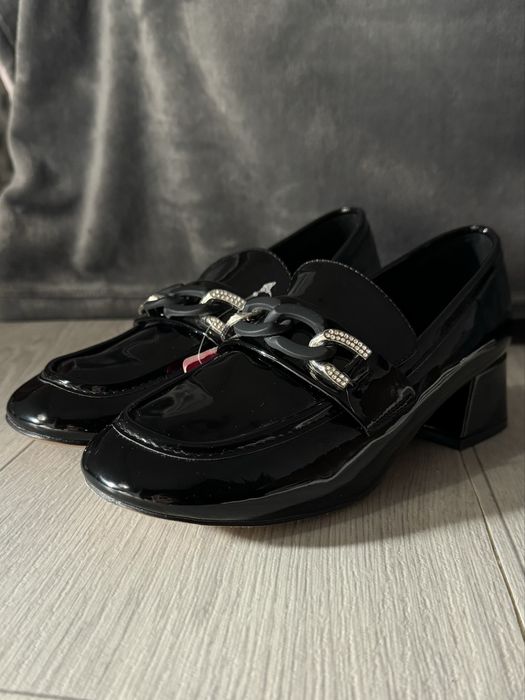 Лакові лофери 37 розміру