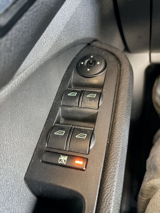 Ford Focus C-max 1.6 Tdci Preto - Excelente estado