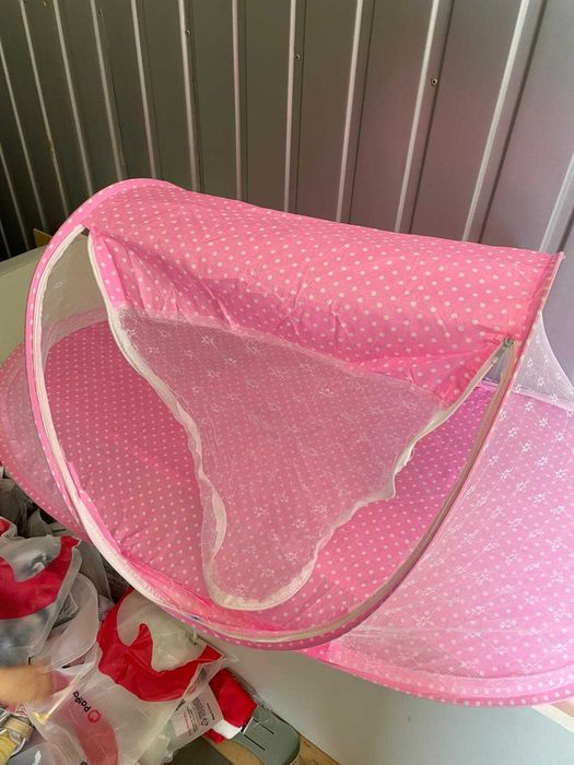 asortyment, akcesoria, kapelusze, pojemniki, zabawki 100 kg