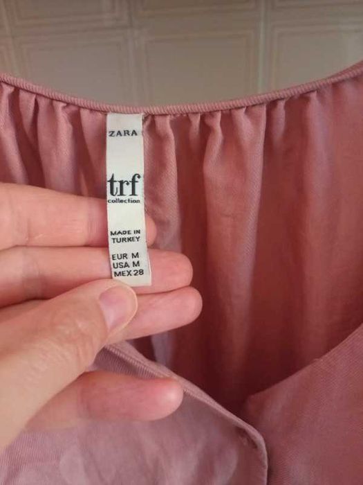 Blusa Zara. Com botões, e manga compridas parciais