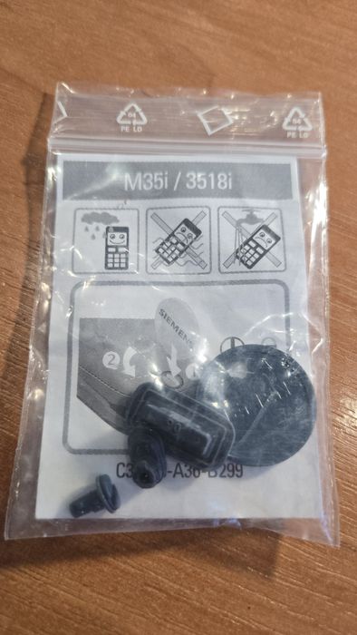 Uszczelki zaślepki do Siemens M35i / 3518i + ładowarka Siemens 3 szt.