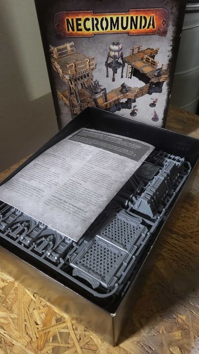 Gang Stronghold NECROMUNDA WARHAMMER teren