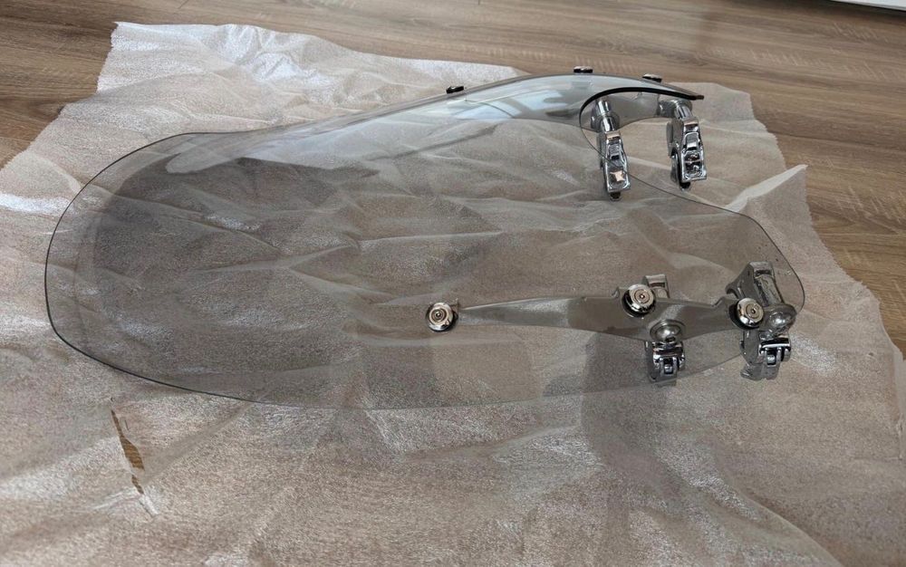 Wind Splitter 19” Quick-Release Windshield – Light Smoke & Polished Finish