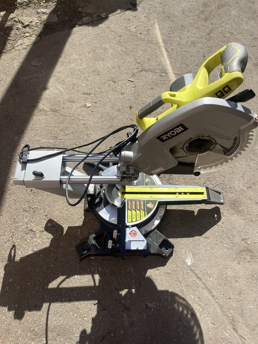 Pilarka ukosowa ryobi 2200w tarcza 305MM EMS305RG