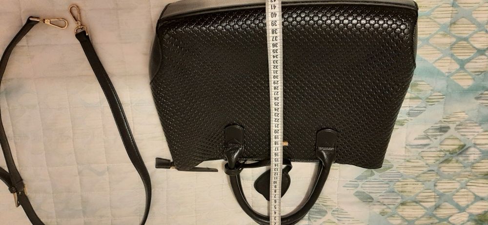 Czarna torebka Mohito