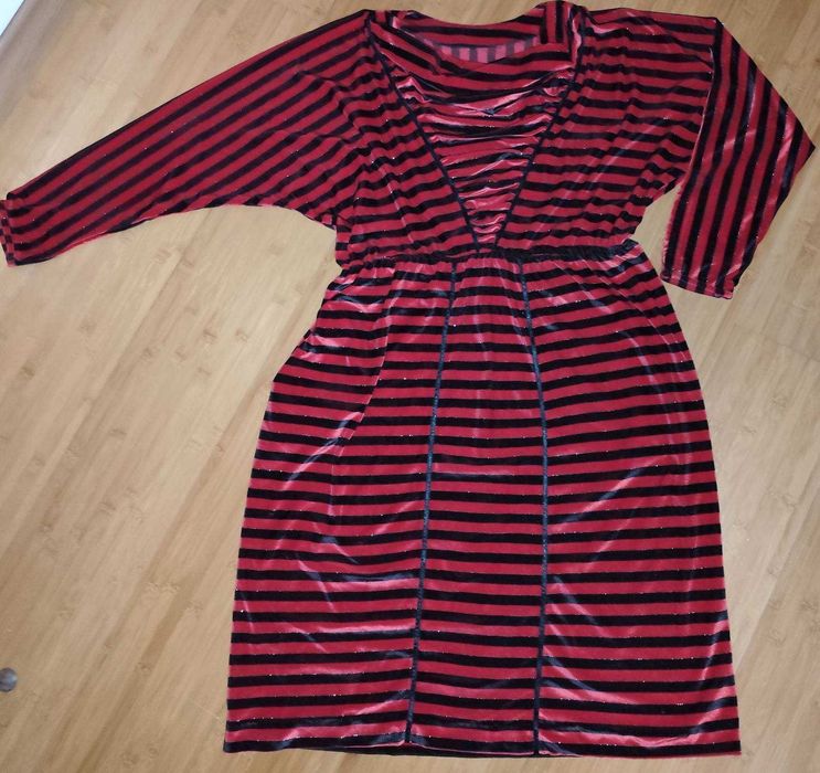 Платье велюровое, красивое. большой размер