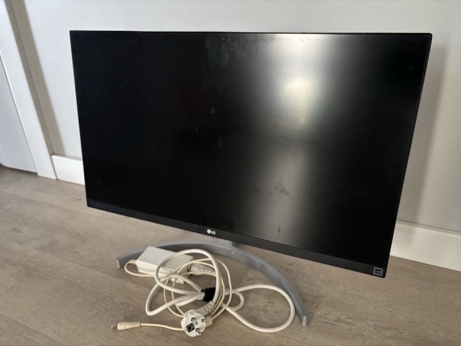 Monitor LG uszkodzony