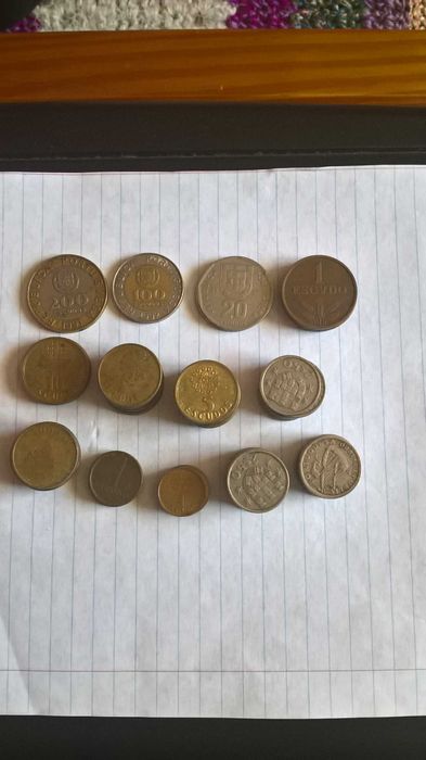 63 moedas de escudos