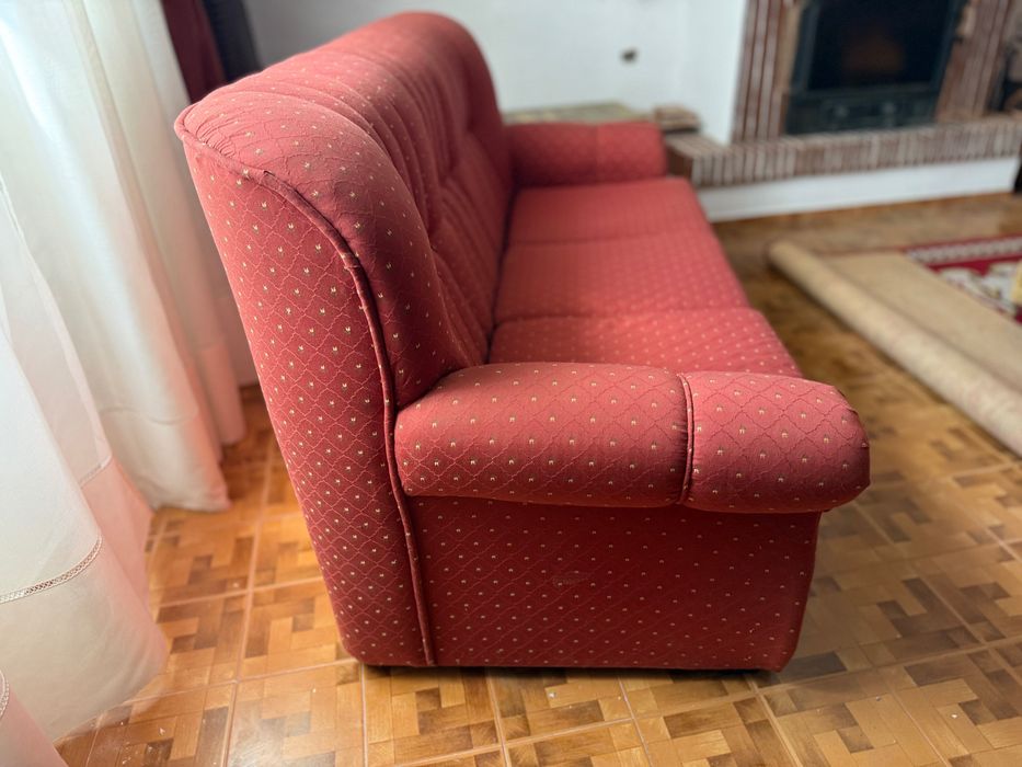 Conjunto sofá cama 3 lugares e 2 poltronas em tecido vermelho/bordô
