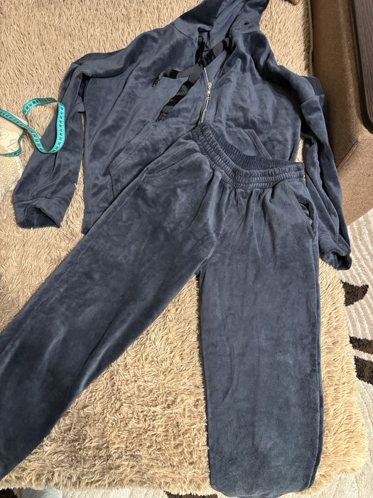 Спортивний костюм на дівчинку