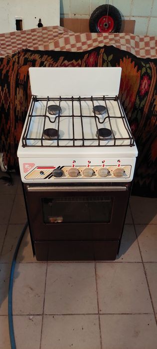 Продам газовую плиту