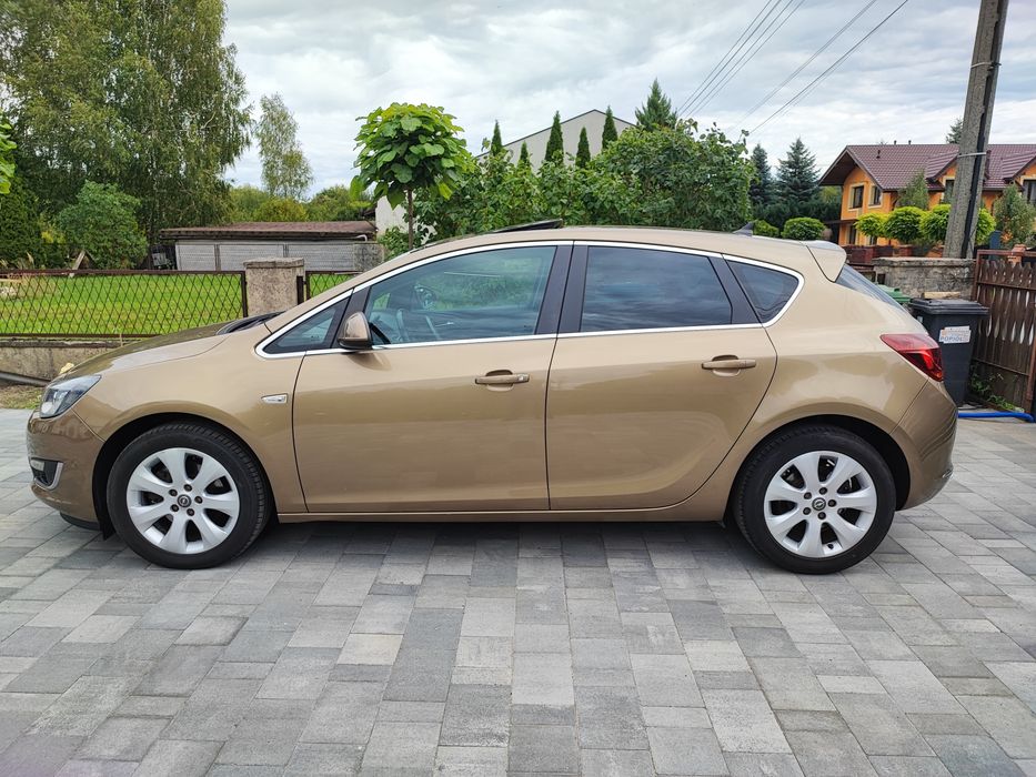 Opel Astra J hatchback 2014r bogata opcja