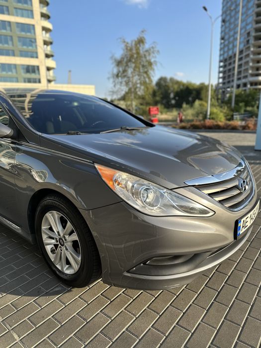 Hyundai Sonata 2014 року.