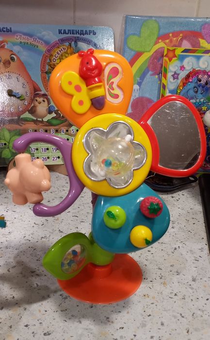 Іграшка з присоскою на стіл для годування Play Gro Kiddieland