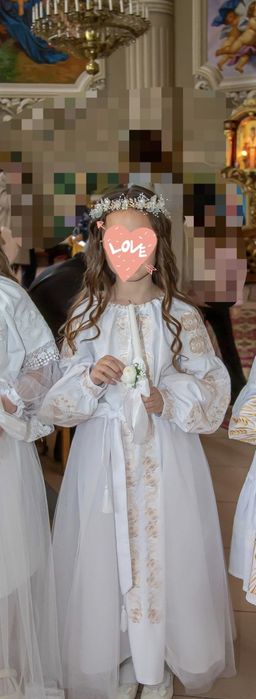 Плаття вишите на перше причастя 134р.