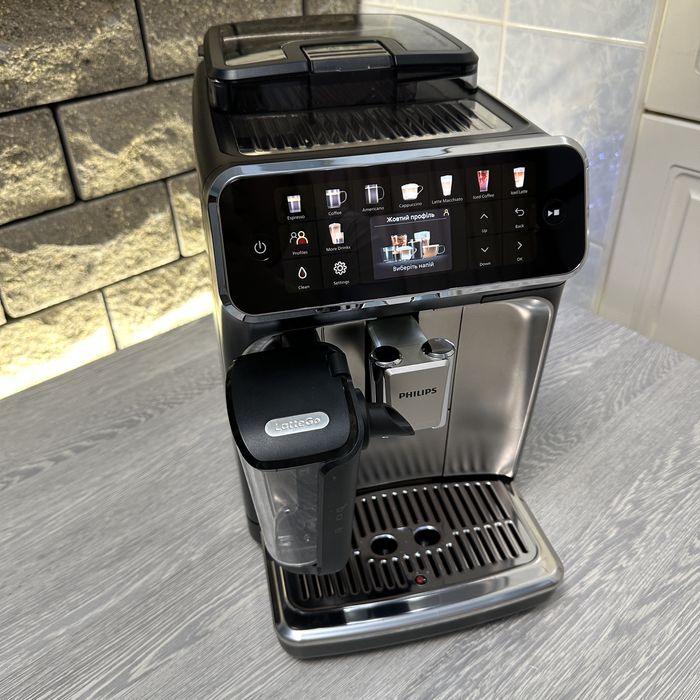 Кавомашина Phipips  LatteGo EP3243