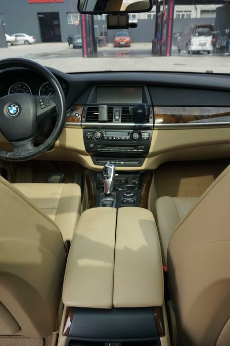 BMW X5 E70 3.0si AT