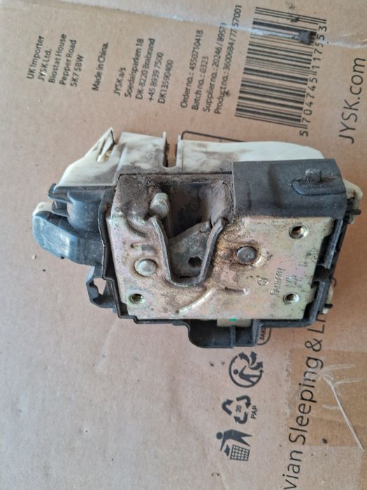 Замок дверей задній лівий Гольф 3 Венто