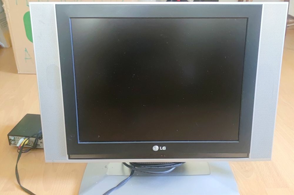 Телевізор LG RZ 20LZ50 lcd