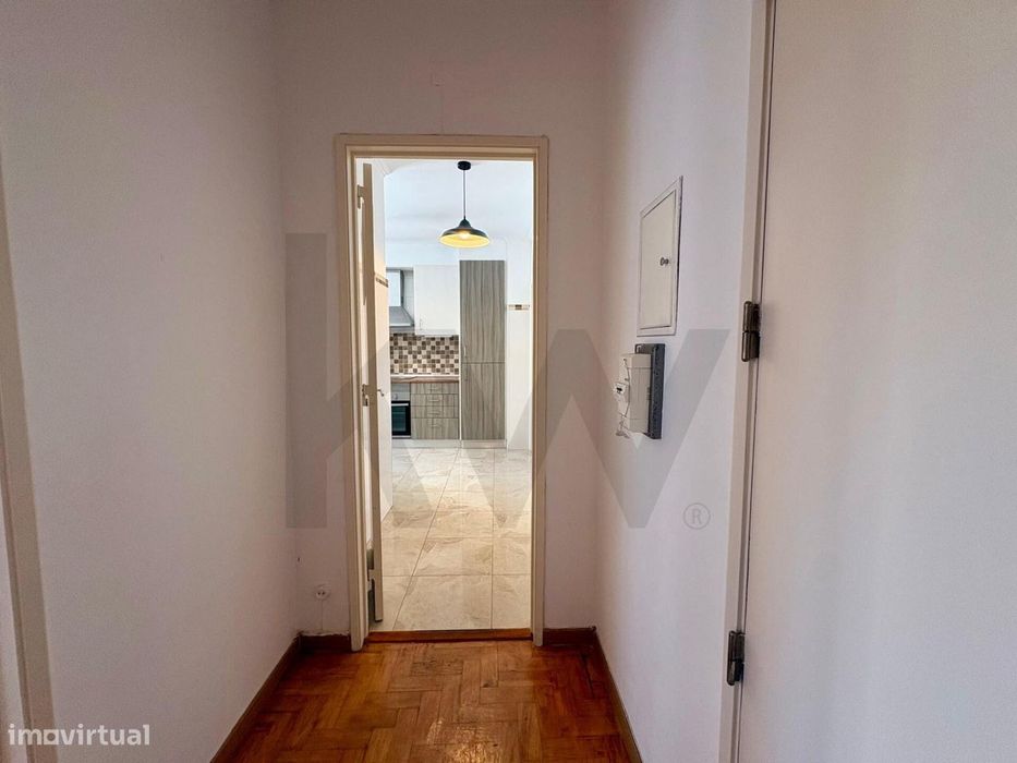 T3 com Vista Lateral de Mar e Excelente Área em Paço de Arcos, Oeiras