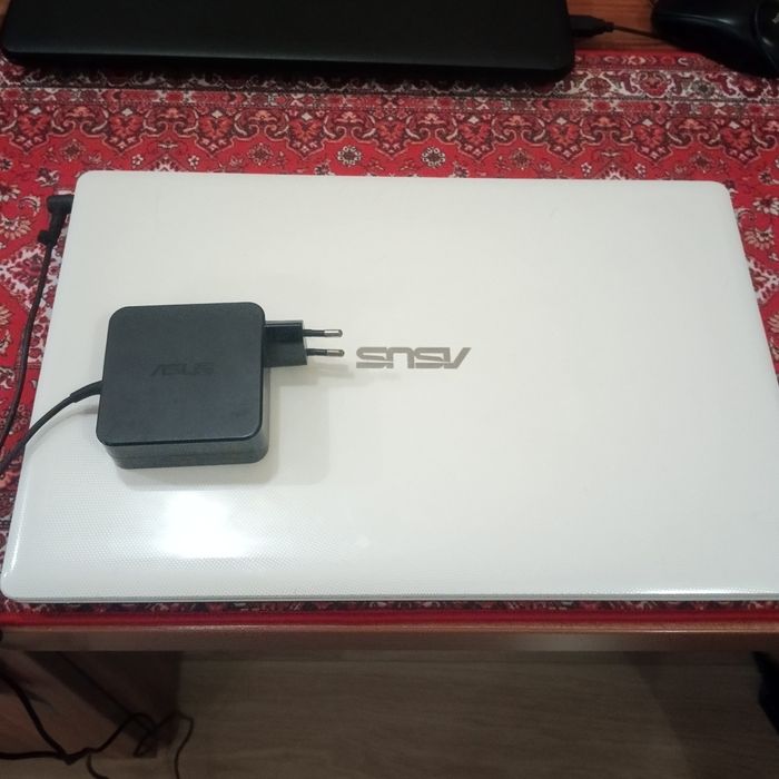 Ноутбук ASUS X550C
