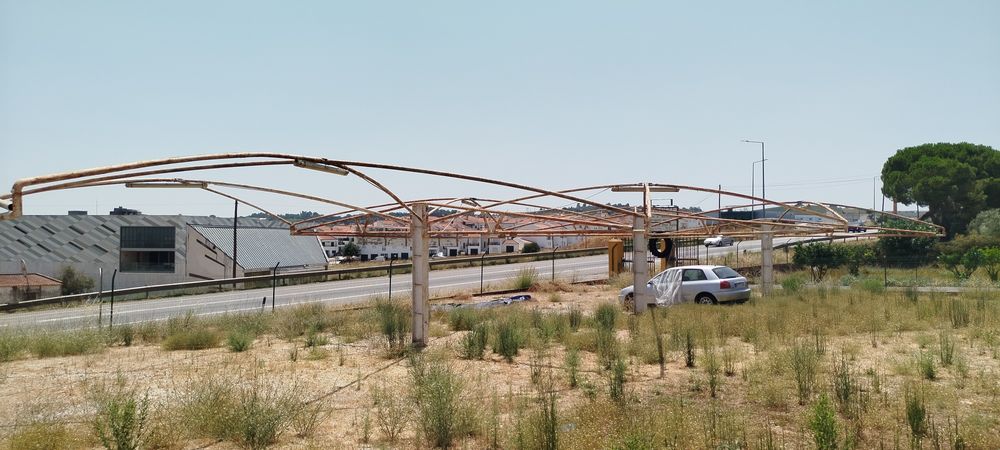 Vendo estrutura metálica