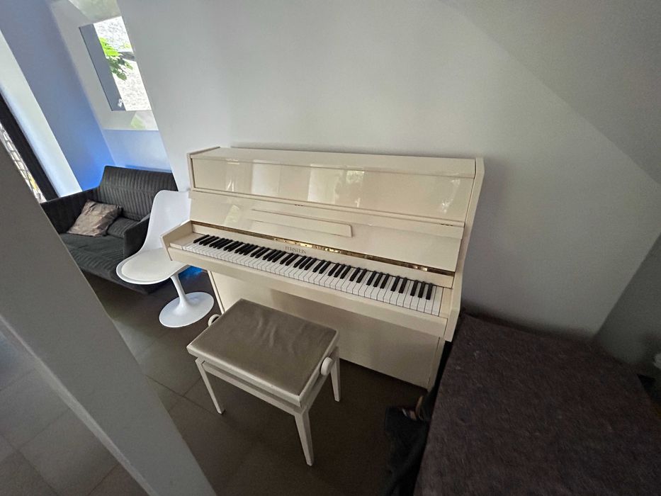Piano Furstein TP 105. Em perfeito estado