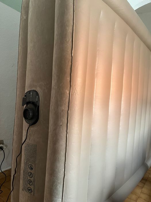 Colchão inflável como novo SUPER ALTO E CONFORTÁVEL