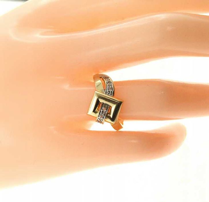 Złoty pierścionek pr.585