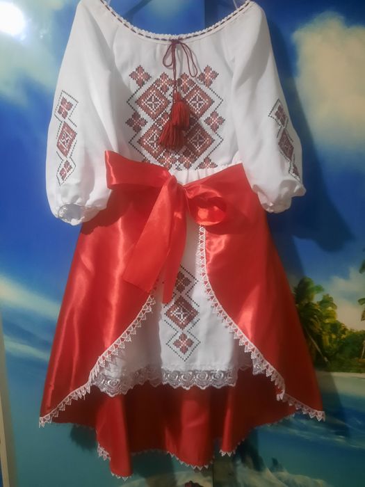 Вишитий костюм для дівчинки, розмір 134.