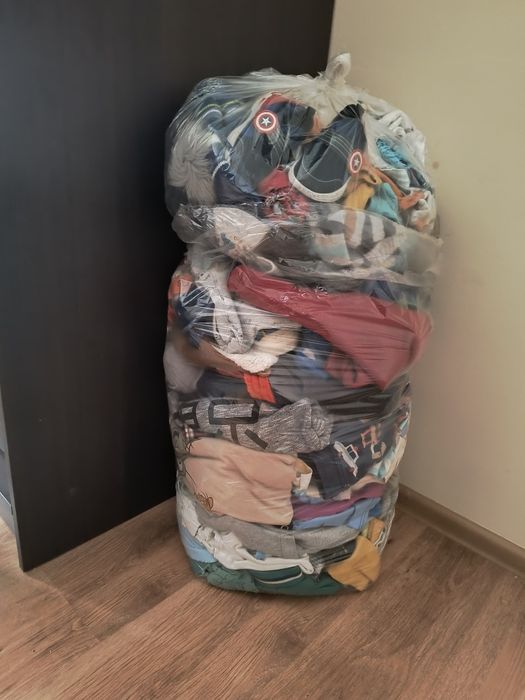 Oddam za czekoladę ubranka dla chłopca 98-110/116