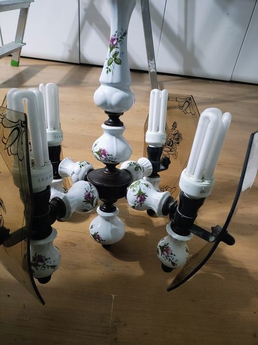 Stary porcelanowy zyrandol