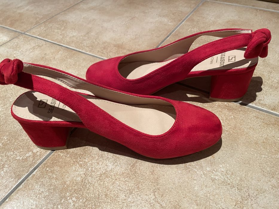 Sapatos e sandalias como novos