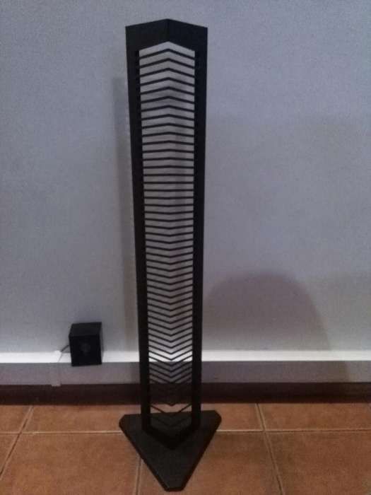 Torre para cds preta