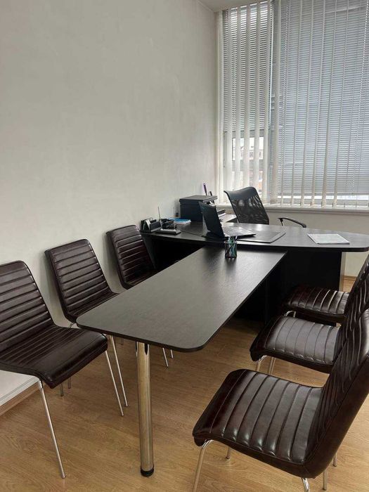 Гарнітур стіл керівника та стіл для переговорів разом зі стільцями