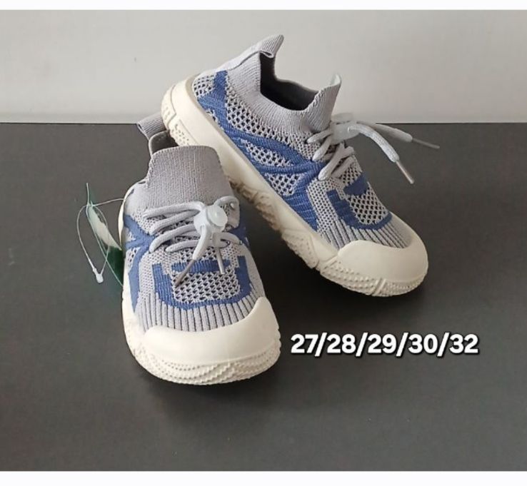 дитячі кросівки дівчинка