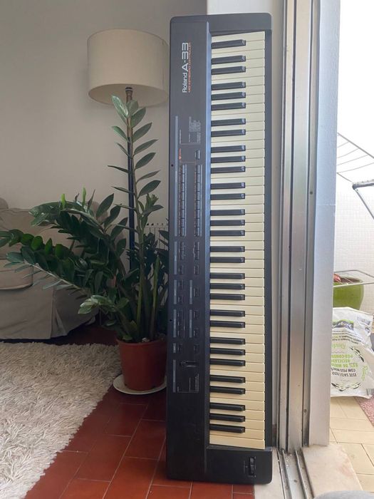 Roland A-33 – Controlador MIDI Profissional de 76 Teclas
