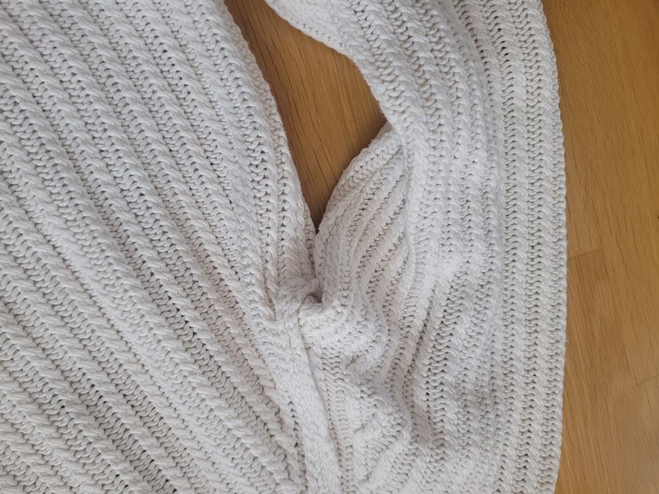 Biały sweter H&M rozmiar M, 100% bawełna.