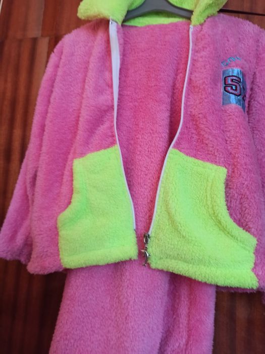 Тепленька піжамка для дівчинки 4-5-6 рочків. Нова