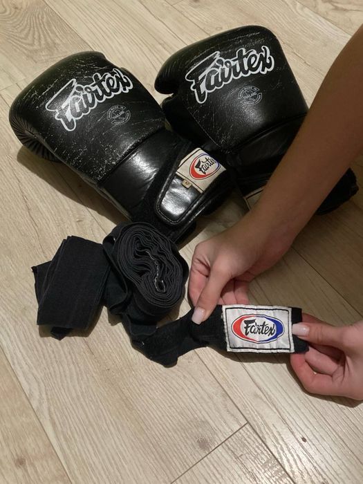 Боксерські рукавиці Fairtex BGV1 Black 12 унцій (бинти в комплекті)