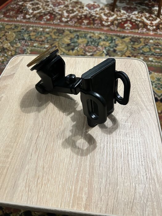 Тримач для телефону в автомобіль