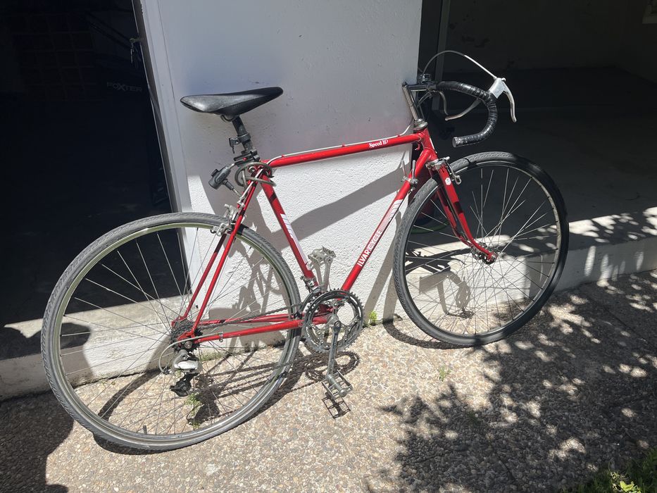 Bicicleta da ILVAR CYCLE Speed II vermelha