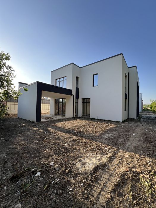 Будинок з терасою та земельною ділянкою  4 сотки