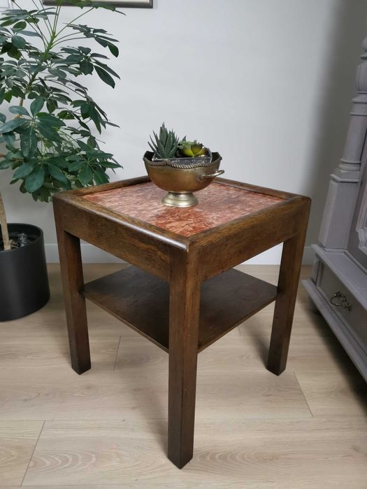 Śliczny stolik z granitowym blatem  674/2025